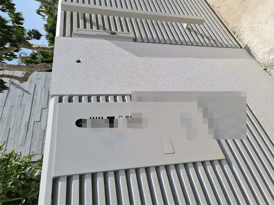 תיבת דואר מעוצבת גיחון - גימור שחור מט (מובנית בקיר/עמוד/שער) - דגם 1-1