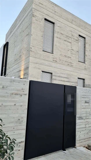 תיבת דואר מעוצבת גיחון בנוי - גימור שחור מט (מובנית בקיר/עמוד/שער) - דגם 3-10
