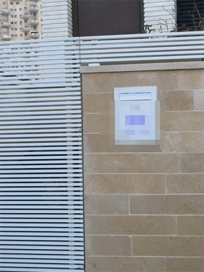 תיבת דואר מעוצבת גיחון - גימור שמנת/בז' עדין (מובנית בקיר/עמוד/שער) - דגם 4-7