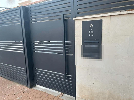 תיבת דואר מעוצבת גיחון פרימיום מובנה בקיר - גימור בגוון עדין (מובנית בקיר/עמוד/שער) - דגם 5-2