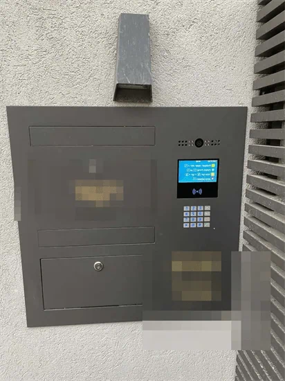 תיבת דואר מעוצבת גיחון פרימיום מובנה בקיר - גימור שחור מט (רב-דיירית לבניין משותף) - דגם 5-6